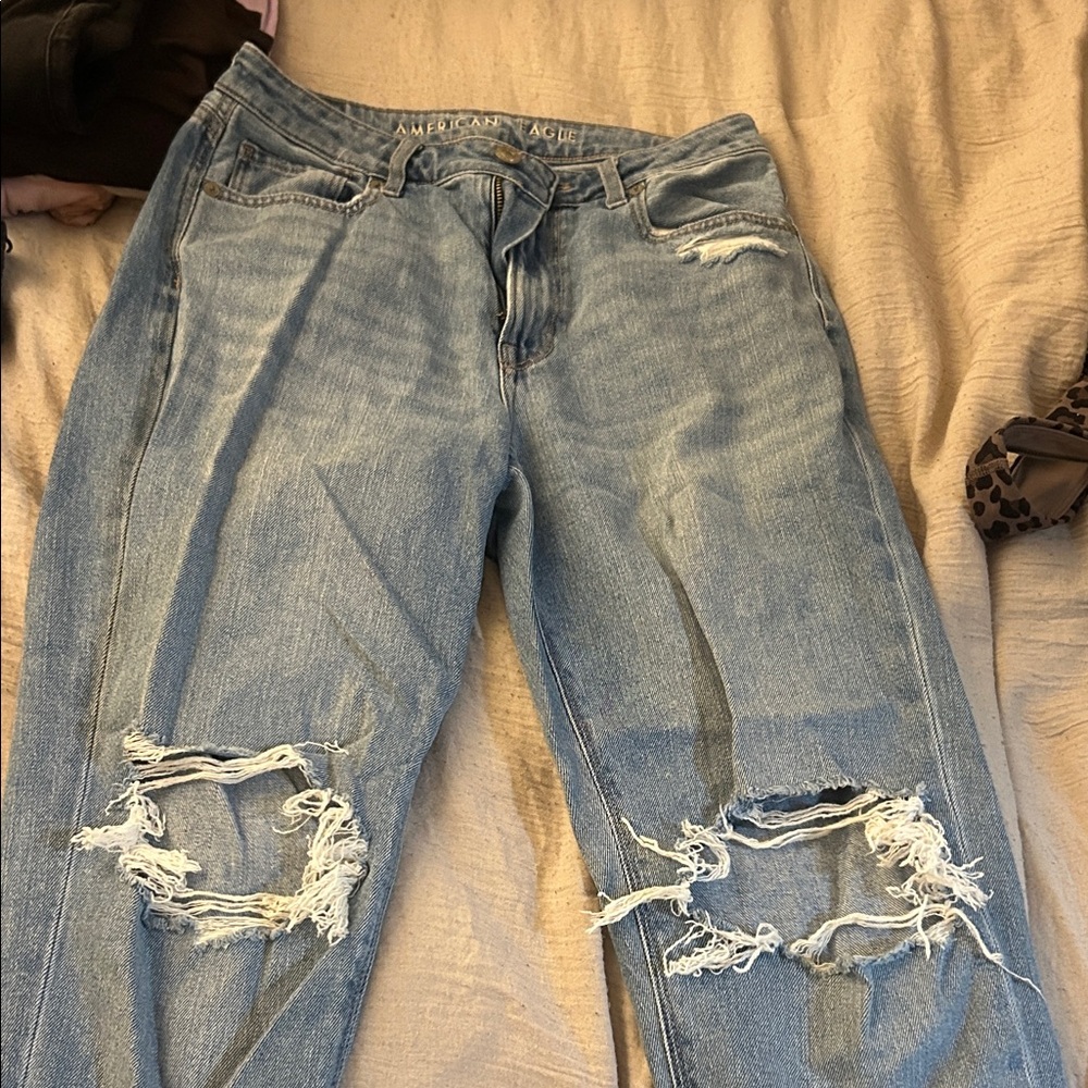 American Eagle Outfitters Women's Light Blue Ripped MoM Jeans